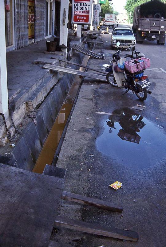 WT 0700 107-28 Malaysia.jpg